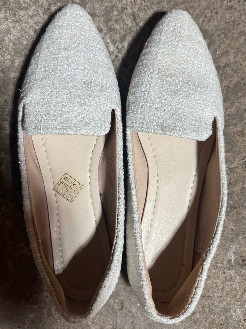 Elegant Women's Pointed Toe Flats in Cream